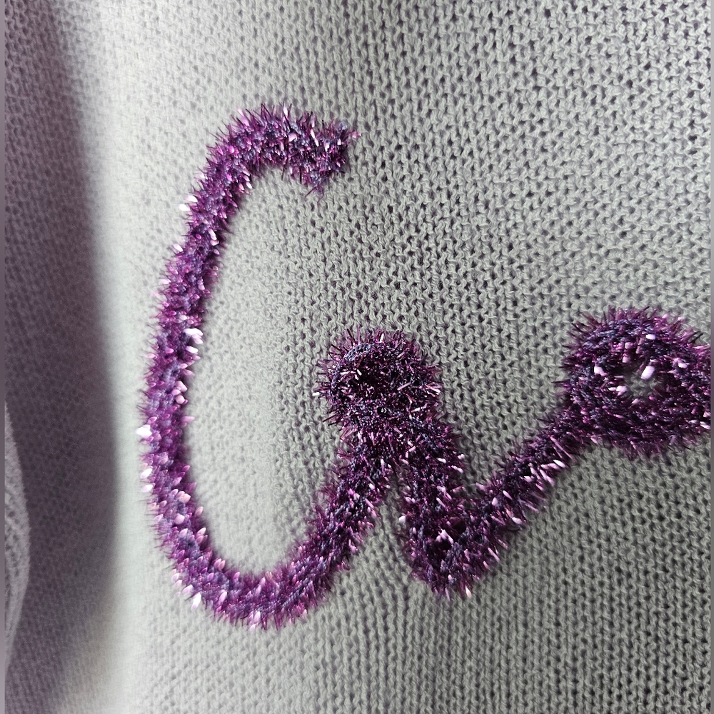 🆕️Distressed Sweater - Picture 6 of 8
